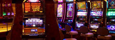 Tampilan kategori game dan sportsbook di camar4444
